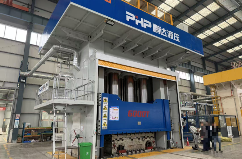 生産ラインに熱可塑性プラスチックプレスを選択する場合、どのような要素を考慮する必要がありますか?